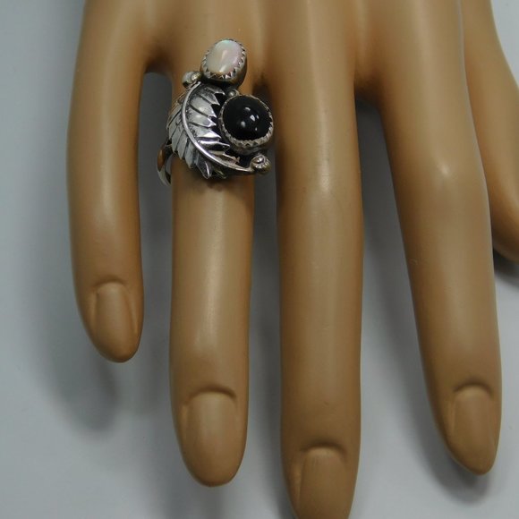 Silver 925 Signed Onyx and Mother of Pearl Ring Size : 6 - Picture 3 of 5